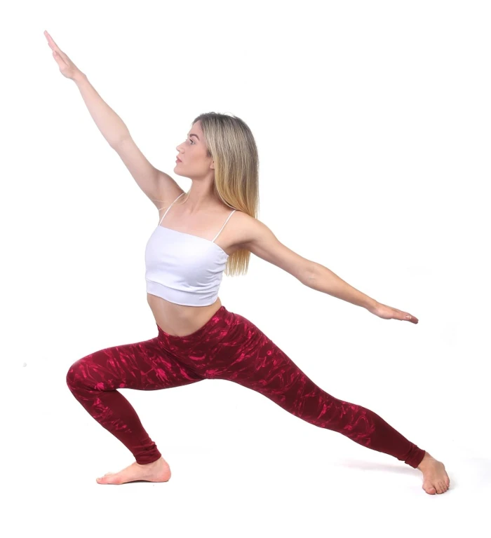 una donna che fa esercizi ai corsi pilates a Varese